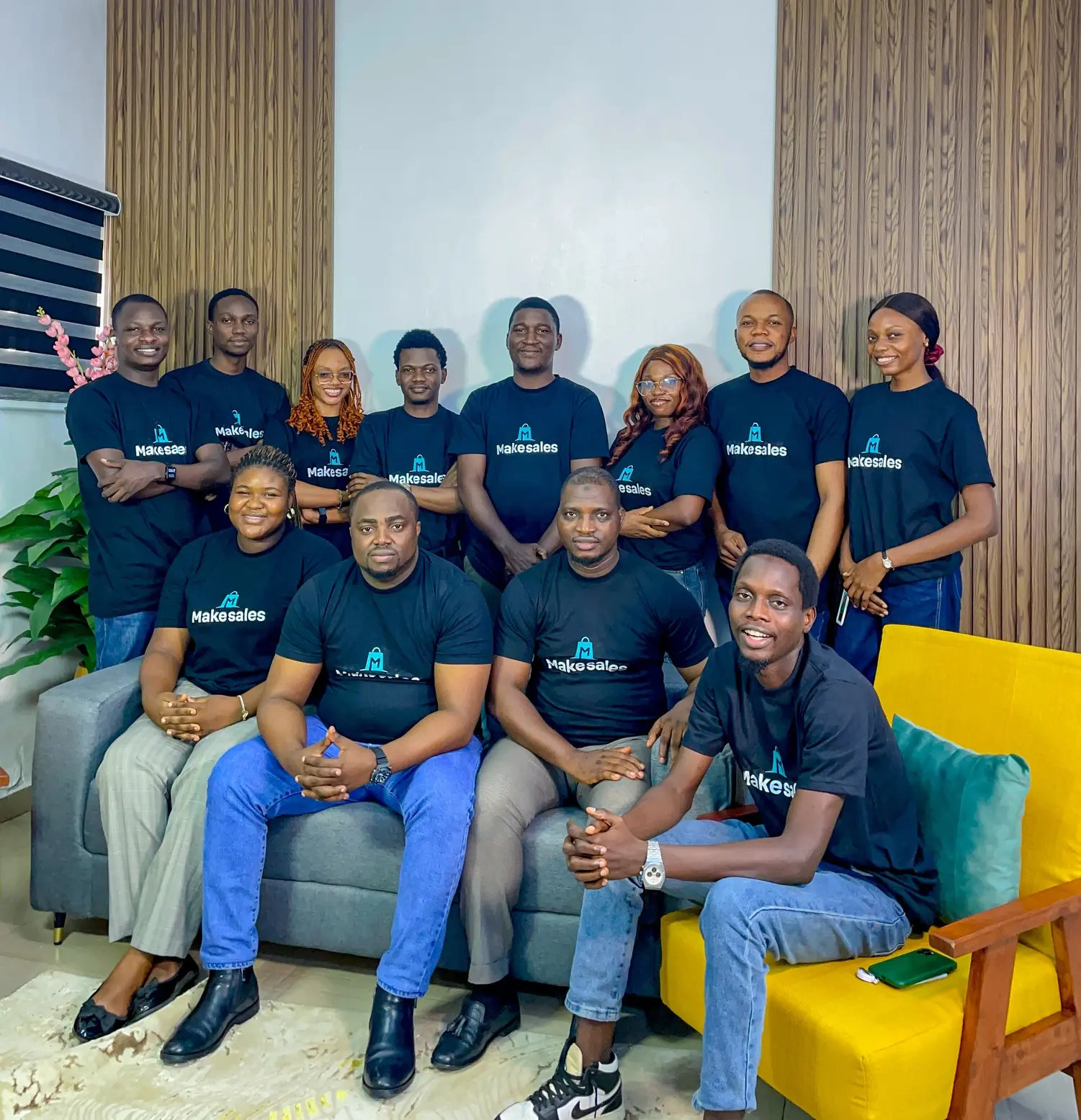 Makesales team collaborating